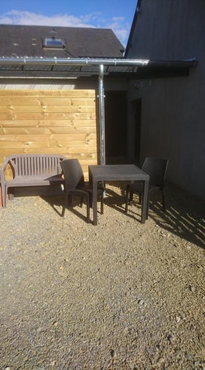 Gites De L'Archange Courtils Exteriör bild